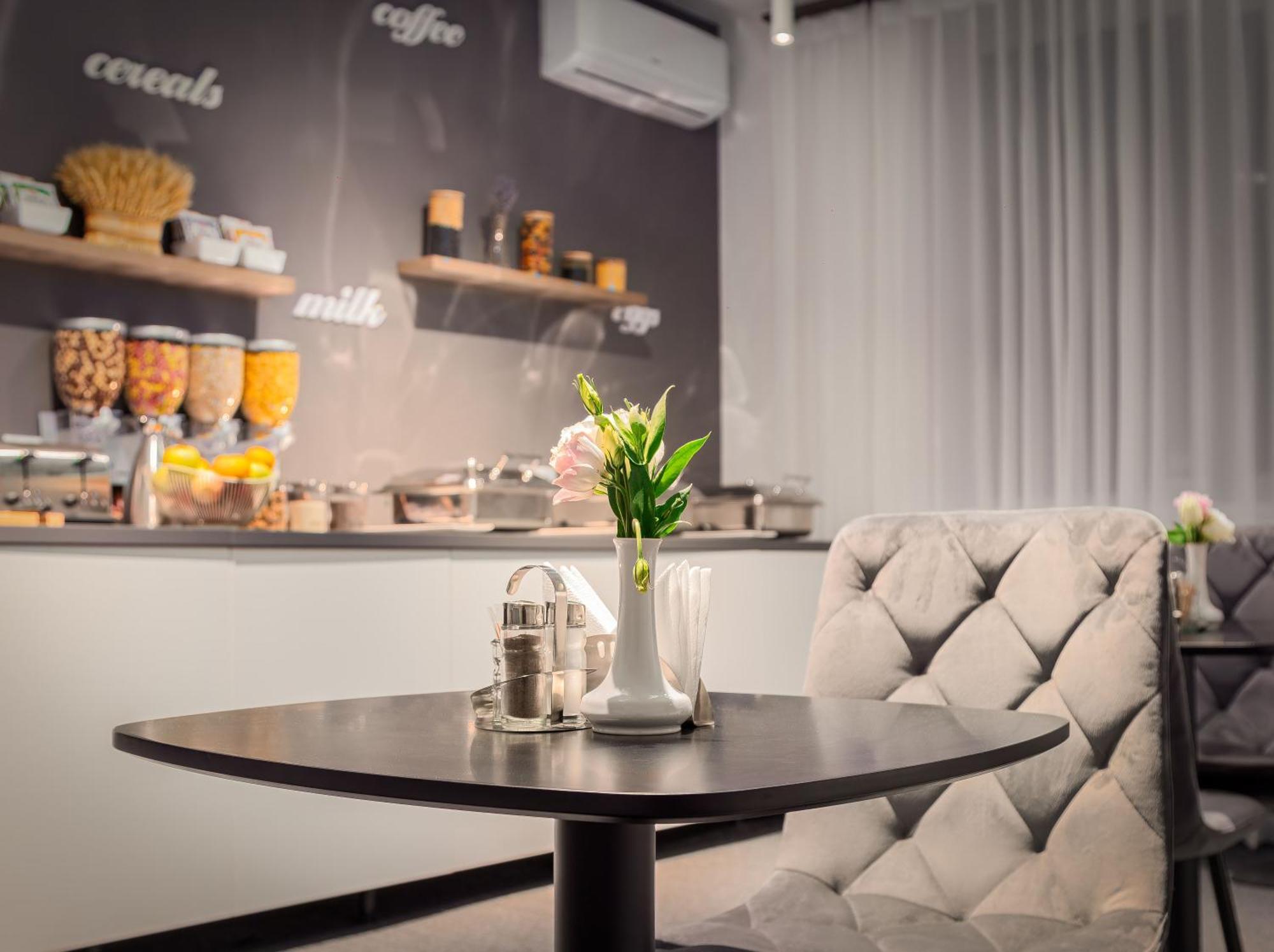 Ta Collection Hotel Chisinau Ngoại thất bức ảnh